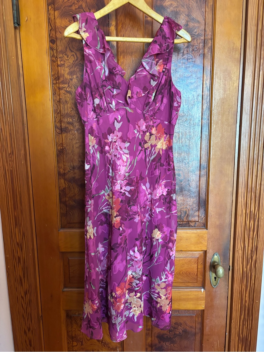 Adrianna Papell Floral Ruffle V-Neck Midi Dress in Pink Plum size 10